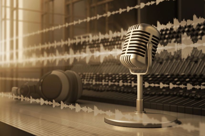 A microphone sitting on top of a table.